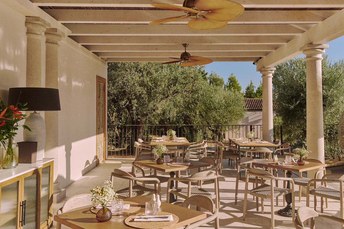 Pool Bar & Restaurant